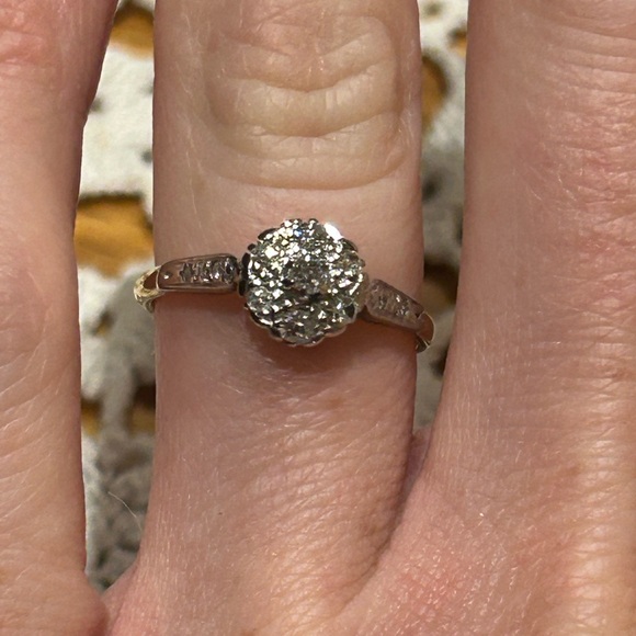 Vintage 18k & platinum two tone natural diamond cluster ring size 6.25 - Picture 4 of 4